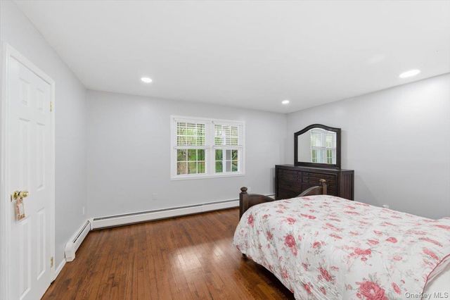 7 Stepping Stone Crescent, Dix Hills, NY 11746
