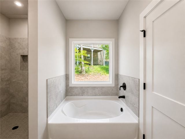 108 Apricot Lane, Westminster, SC 29693