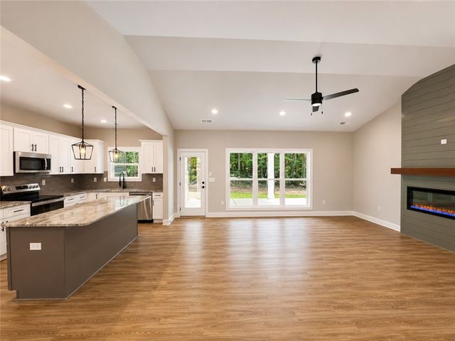 108 Apricot Lane, Westminster, SC 29693