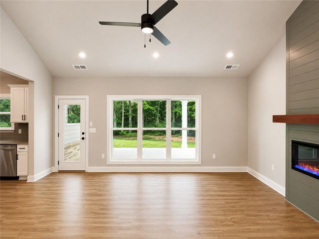 108 Apricot Lane, Westminster, SC 29693