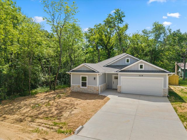 114 Granada Street, Payne Springs, TX 75156