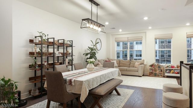 305 Saratoga Ct, Branchburg Twp., NJ 08876