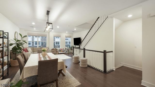 305 Saratoga Ct, Branchburg Twp., NJ 08876