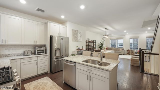 305 Saratoga Ct, Branchburg Twp., NJ 08876