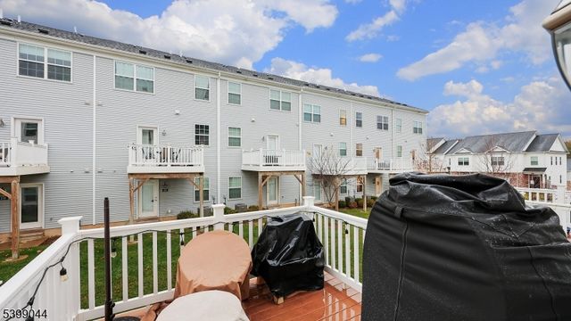 305 Saratoga Ct, Branchburg Twp., NJ 08876