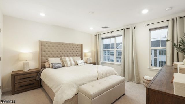 305 Saratoga Ct, Branchburg Twp., NJ 08876