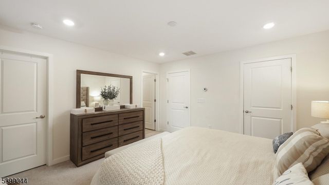 305 Saratoga Ct, Branchburg Twp., NJ 08876