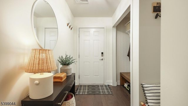 305 Saratoga Ct, Branchburg Twp., NJ 08876