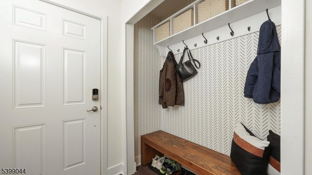 305 Saratoga Ct, Branchburg Twp., NJ 08876