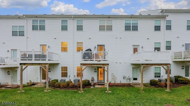 305 Saratoga Ct, Branchburg Twp., NJ 08876