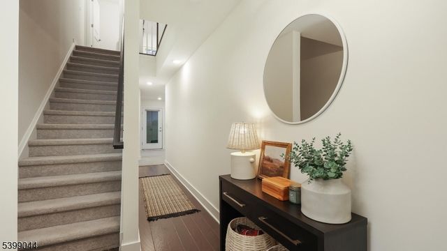 305 Saratoga Ct, Branchburg Twp., NJ 08876