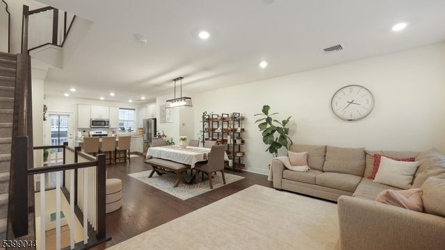 305 Saratoga Ct, Branchburg Twp., NJ 08876