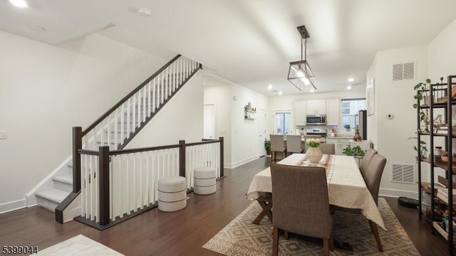 305 Saratoga Ct, Branchburg Twp., NJ 08876