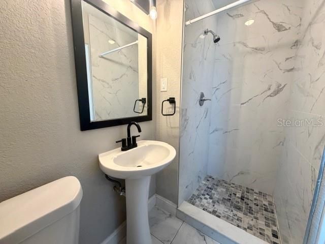 704 W 11TH AVENUE, Mount Dora, FL 32757