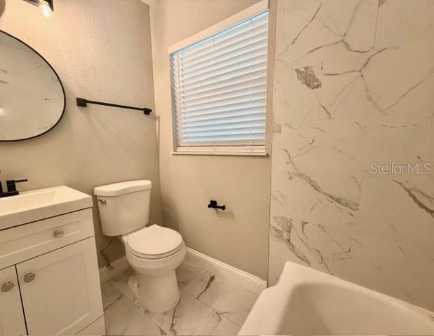 704 W 11TH AVENUE, Mount Dora, FL 32757