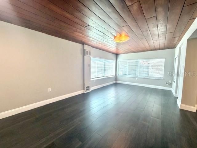 704 W 11TH AVENUE, Mount Dora, FL 32757