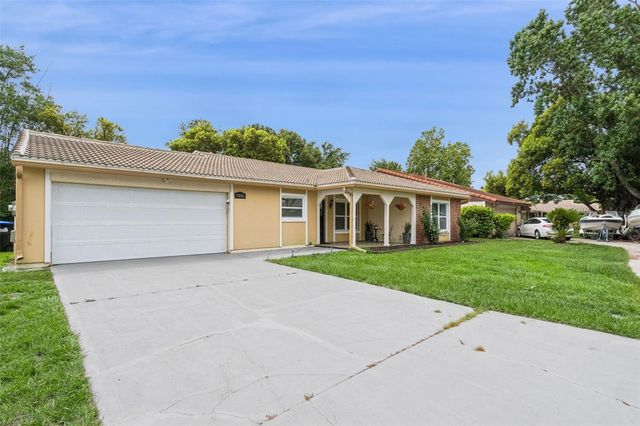 5246 MAYAPPLE CIRCLE, Orlando, FL 32821