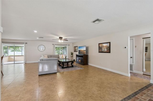 5246 MAYAPPLE CIRCLE, Orlando, FL 32821