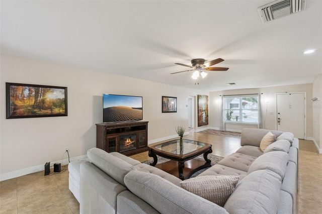 5246 MAYAPPLE CIRCLE, Orlando, FL 32821
