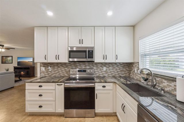 5246 MAYAPPLE CIRCLE, Orlando, FL 32821