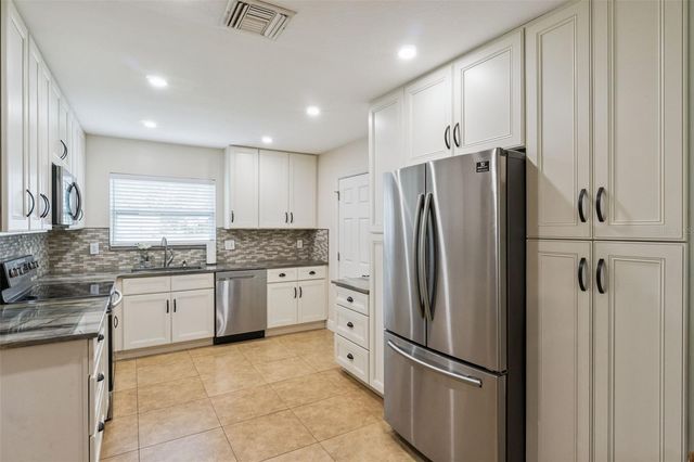 5246 MAYAPPLE CIRCLE, Orlando, FL 32821
