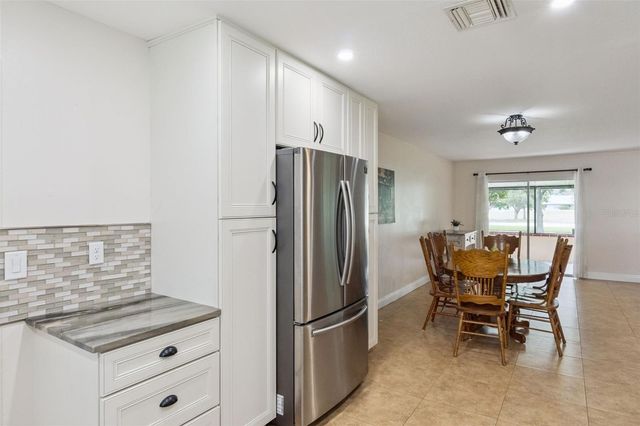 5246 MAYAPPLE CIRCLE, Orlando, FL 32821