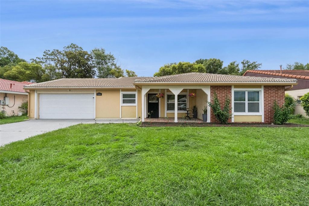 5246 MAYAPPLE CIRCLE, Orlando, FL 32821