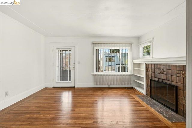 1070 Aileen St, Oakland, CA 94608