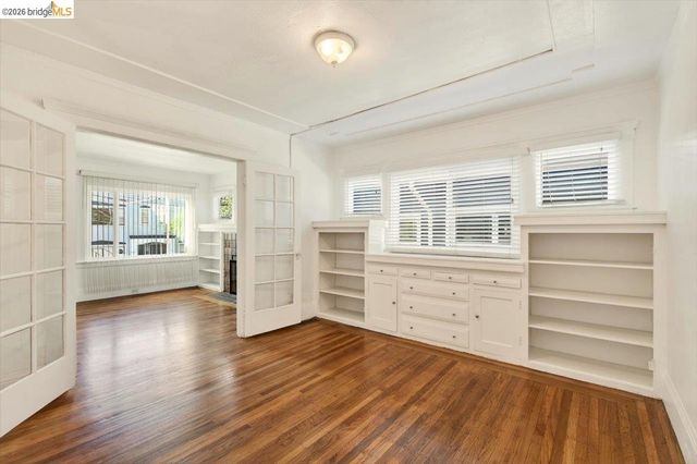 1070 Aileen St, Oakland, CA 94608