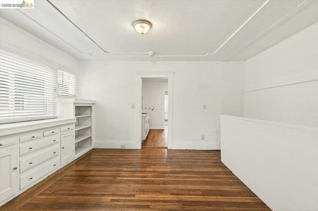 1070 Aileen St, Oakland, CA 94608