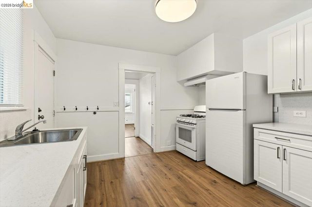 1070 Aileen St, Oakland, CA 94608