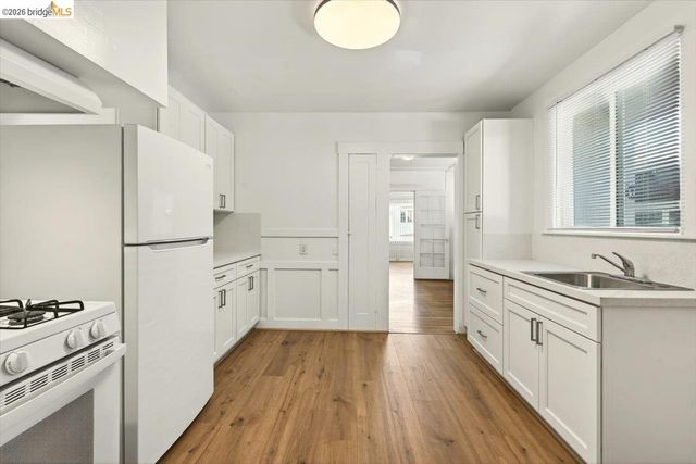 1070 Aileen St, Oakland, CA 94608