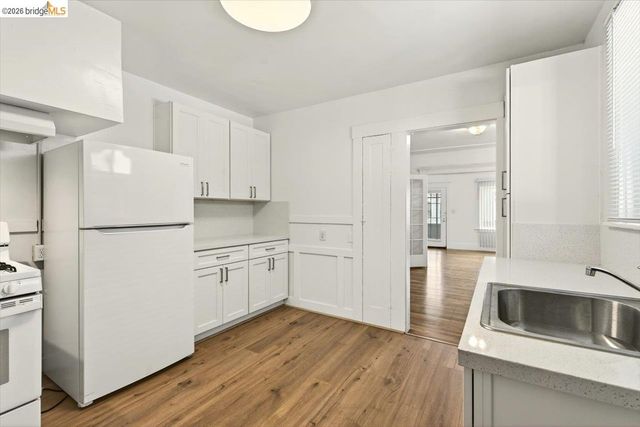 1070 Aileen St, Oakland, CA 94608