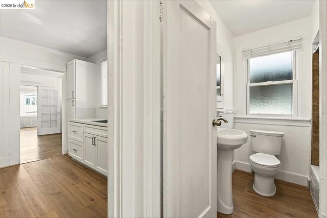 1070 Aileen St, Oakland, CA 94608