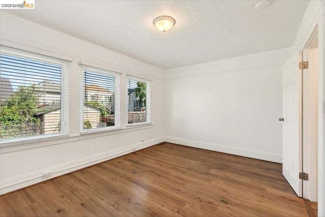 1070 Aileen St, Oakland, CA 94608