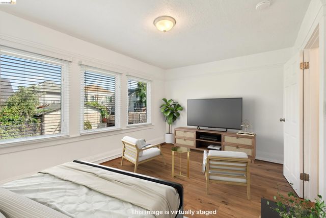 1070 Aileen St, Oakland, CA 94608