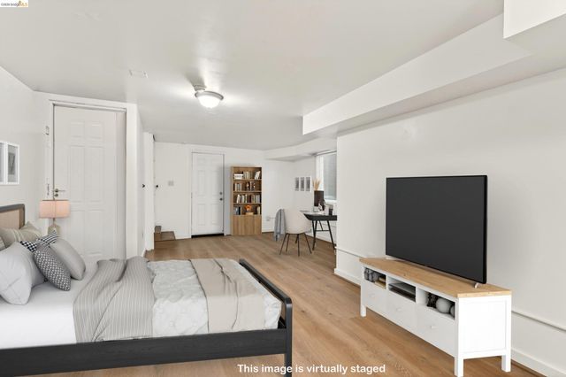 1070 Aileen St, Oakland, CA 94608