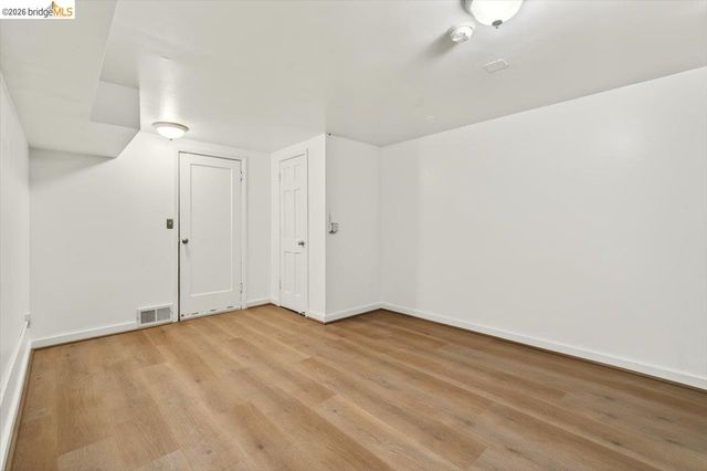 1070 Aileen St, Oakland, CA 94608