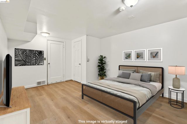 1070 Aileen St, Oakland, CA 94608