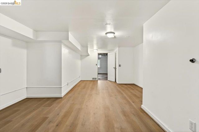 1070 Aileen St, Oakland, CA 94608