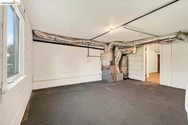 1070 Aileen St, Oakland, CA 94608