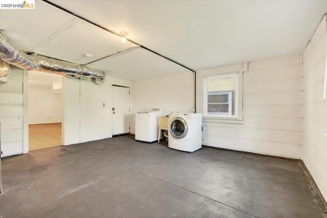 1070 Aileen St, Oakland, CA 94608