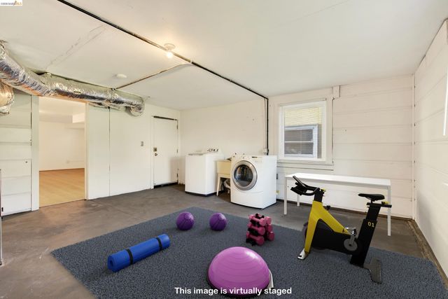 1070 Aileen St, Oakland, CA 94608