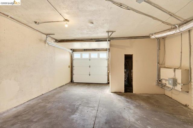 1070 Aileen St, Oakland, CA 94608