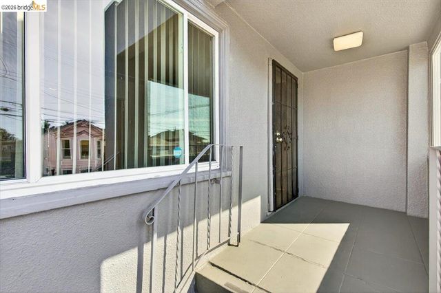 1070 Aileen St, Oakland, CA 94608