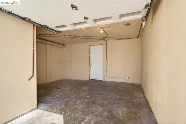 1070 Aileen St, Oakland, CA 94608