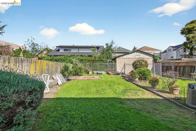 1070 Aileen St, Oakland, CA 94608