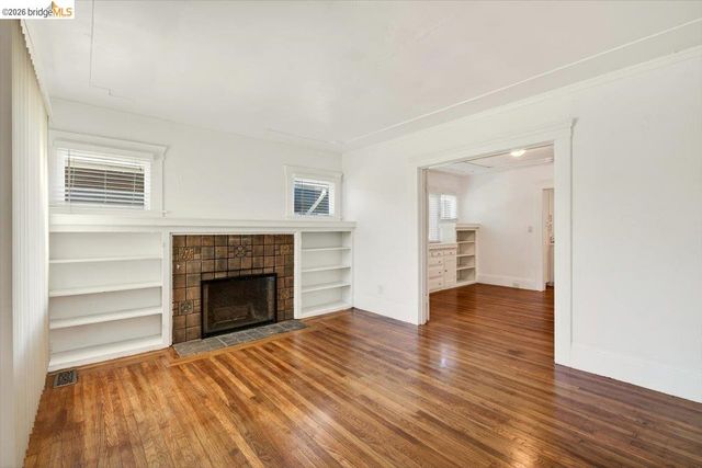 1070 Aileen St, Oakland, CA 94608