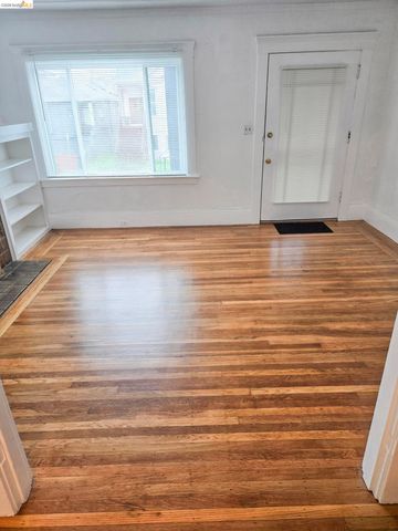 1070 Aileen St, Oakland, CA 94608