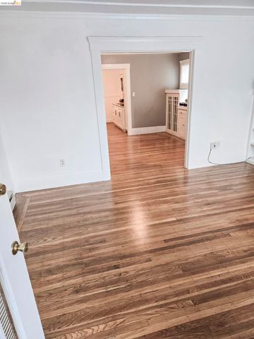 1070 Aileen St, Oakland, CA 94608